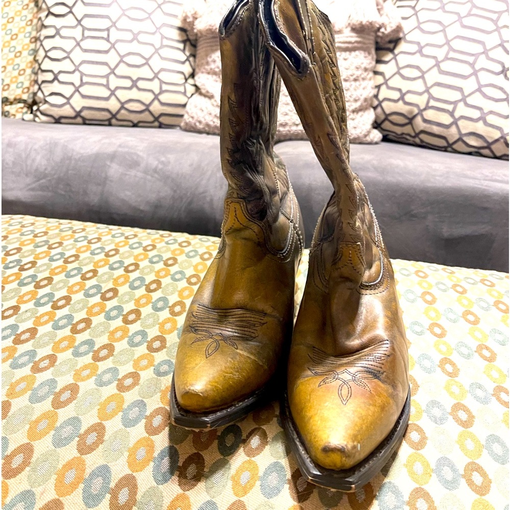 Womens Cowboy Boots- Tan